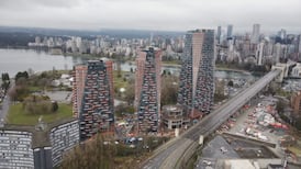 Burrard Street Bridge closes for Sen̓áḵw crane removal
