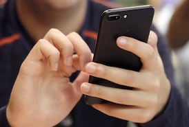 Canadians worried about online misinformation, as it becomes increasingly harder to spot: report