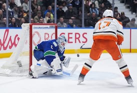Pacific Division-leading Anaheim Ducks hold off Vancouver Canucks for 5-3 win