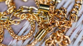 Police warn fake jewelry scammers part of ‘criminal network’ on Vancouver Island