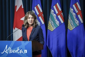 Danielle Smith reacts to UCP MLA op-ed inviting signatures for separation referendum