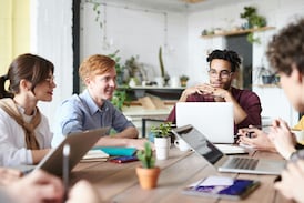 Fear of judgment keeps Canadians quiet at work, career strategist says