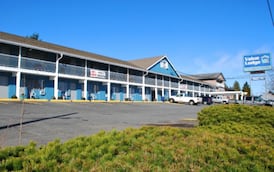 7 hospitalized after fire at Nanaimo motel 