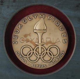 Canadian hockey gold medal from 1952 Winter Olympics sells for $50k at auction; Calgary Olympics torch and lamp fetches 25k